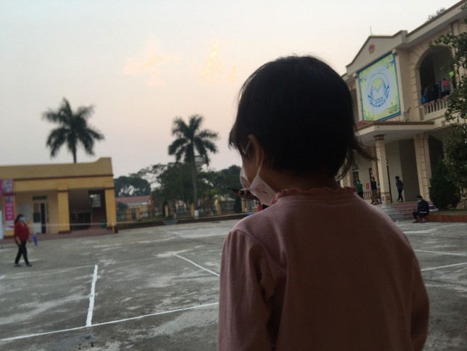 Cẩm Giàng: Nữ y tá cách con 30m trong tâm dịch, nghe tiếng con khóc xé ruột gan mà không thể chạm vào - 8