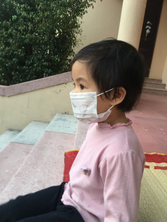 Cẩm Giàng: Nữ y tá cách con 30m trong tâm dịch, nghe tiếng con khóc xé ruột gan mà không thể chạm vào - 9