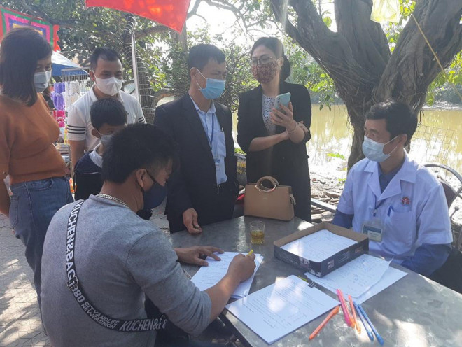 Clip: Hàng ngàn người dân chen chân đi lễ đền Ông Hoàng Mười những ngày đầu năm - 6