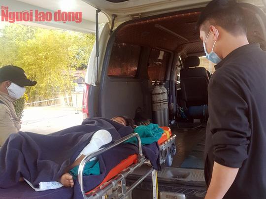 Bé gái phỏng nặng về nhà... chờ chết, bác sĩ năn nỉ cho đi cứu chữa - 2
