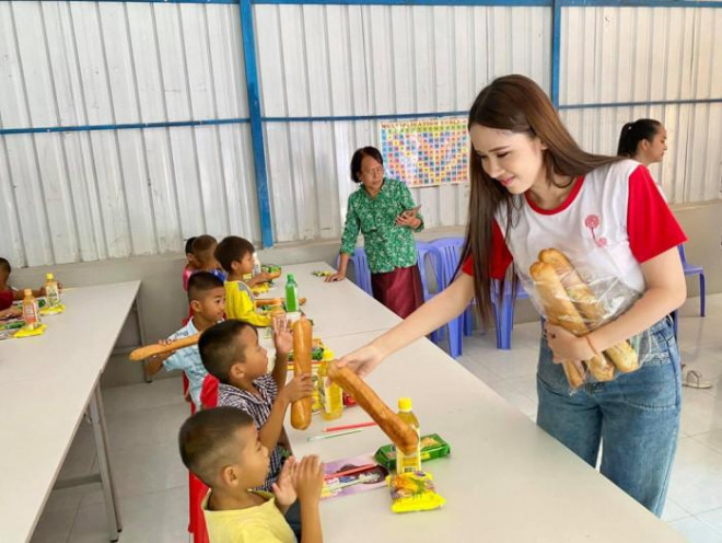 Cận cảnh đường cong nuột nà của tân Hoa hậu Chuyển giới Campuchia - 9