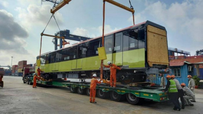 Cận cảnh đoàn tàu thứ 3 tuyến tàu điện Nhổn - ga Hà Nội về đến cảng biển - 3