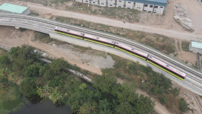 Cận cảnh đoàn tàu thứ 3 tuyến tàu điện Nhổn - ga Hà Nội về đến cảng biển - 6