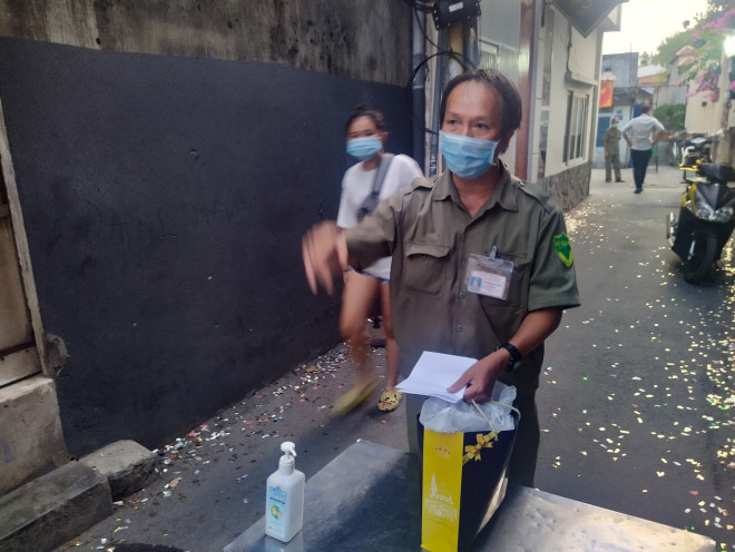 Chuyện chưa kể ở con hẻm vừa gỡ phong tỏa: "Đêm nay, chúng tôi được ăn Tết" - 3