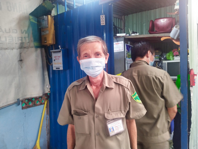 Chuyện chưa kể ở con hẻm vừa gỡ phong tỏa: "Đêm nay, chúng tôi được ăn Tết" - 4