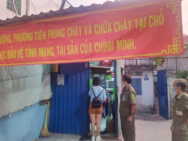Chuyện chưa kể ở con hẻm vừa gỡ phong tỏa: "Đêm nay, chúng tôi được ăn Tết" - 6