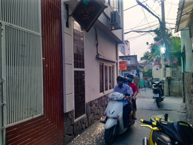 Chuyện chưa kể ở con hẻm vừa gỡ phong tỏa: "Đêm nay, chúng tôi được ăn Tết" - 9