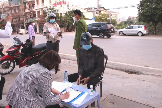TP. Hải Dương xử phạt gần 400 trường hợp vi phạm công tác phòng chống dịch COVID-19 trong một ngày - 5