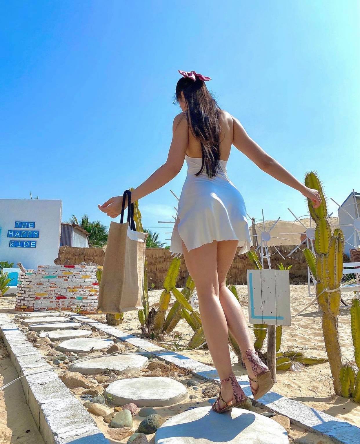 Người đẹp Phan Thiết bật mí cách "nở hậu, nặn eo" khiến "trai theo nhiều không kể xiết" - 2