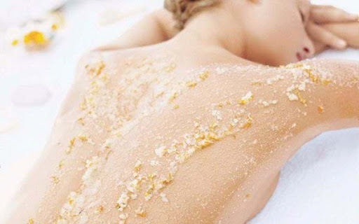 6 bí quyết giúp bạn hết mụn lưng, da láng mịn mặc áo váy nào cũng xinh - 5