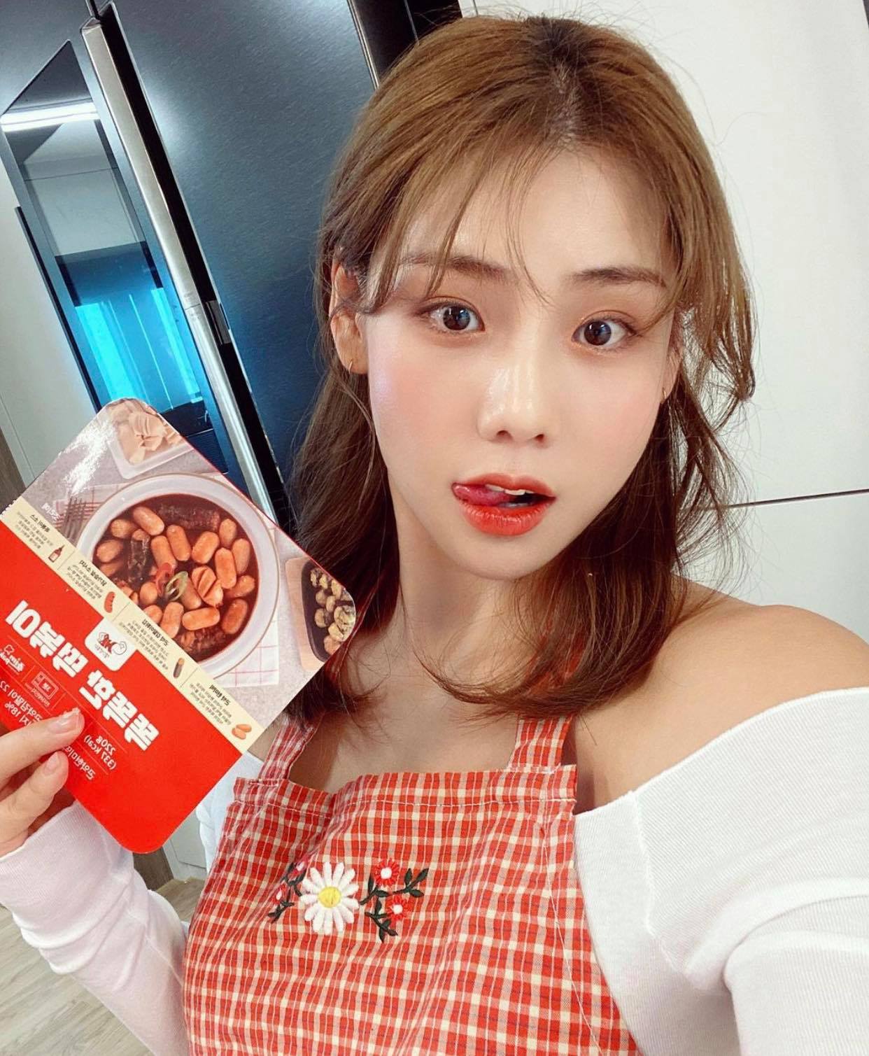 Cô giáo có kênh youtube triệu view: Ăn như vâm vẫn giỏi "chạm trổ" body đẹp mê hồn - 2