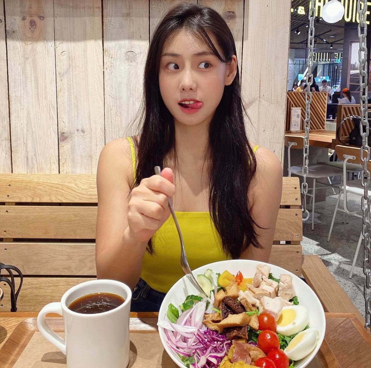 Cô giáo có kênh youtube triệu view: Ăn như vâm vẫn giỏi "chạm trổ" body đẹp mê hồn - 3