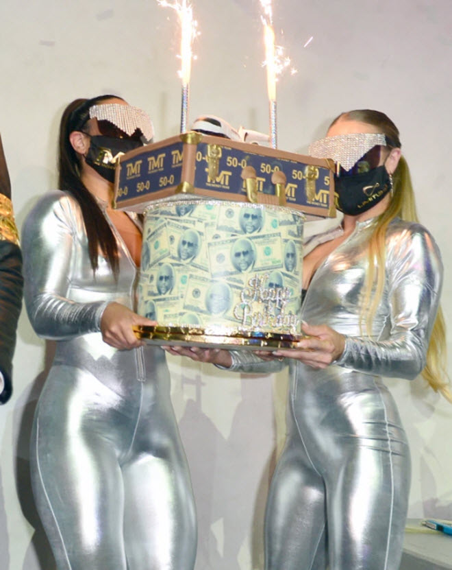 Birthday Mayweather flooded with money, the beauties & # 34; whether to wear or not & # 34;  - 7