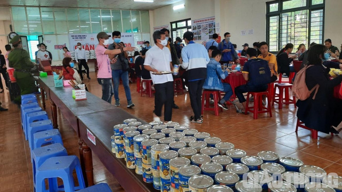 Cận cảnh 30' phục vụ quán cơm, ông Đoàn Ngọc Hải được trả "lương khủng" - 11