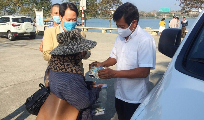 Cận cảnh 30' phục vụ quán cơm, ông Đoàn Ngọc Hải được trả "lương khủng" - 3