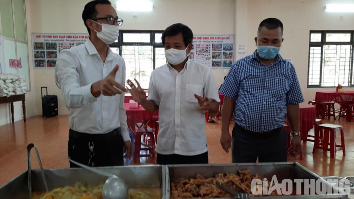 Cận cảnh 30' phục vụ quán cơm, ông Đoàn Ngọc Hải được trả "lương khủng" - 4