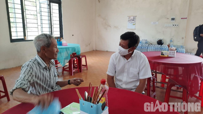 Cận cảnh 30' phục vụ quán cơm, ông Đoàn Ngọc Hải được trả "lương khủng" - 7