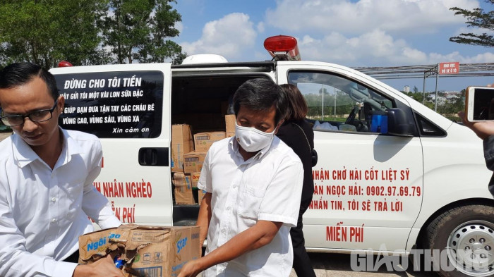 Cận cảnh 30' phục vụ quán cơm, ông Đoàn Ngọc Hải được trả "lương khủng" - 8