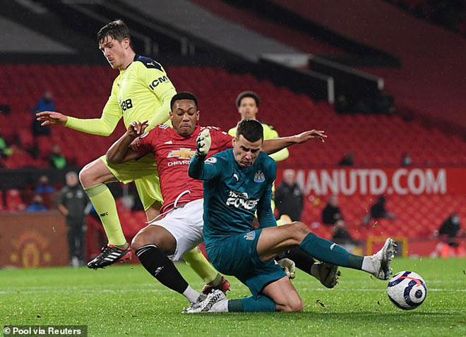 Martial bị tố lười chạy, “bật” Solskjaer: Hết cửa cùng MU đấu Chelsea? - 1