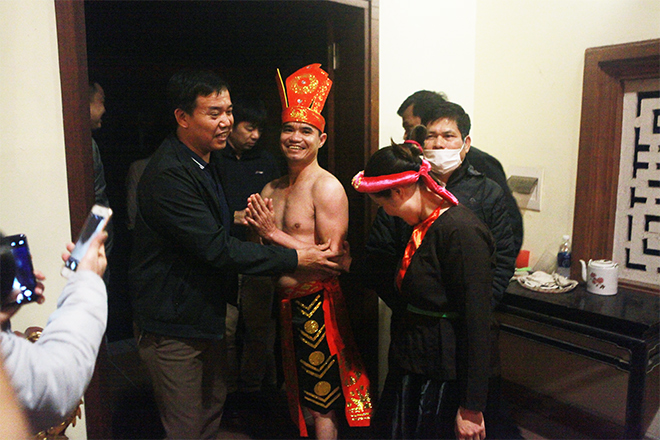 Nửa đêm, nghe tiếng Nõ và Nường “phộc” vào nhau ở miếu Đụ Đị - 12