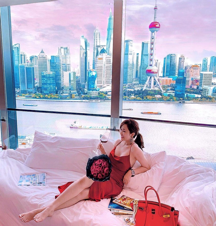 Chơi đồ hiệu khét tiếng như "bà cả, bà hai" nhà tỷ phú ngành nhựa Việt Nam - 1