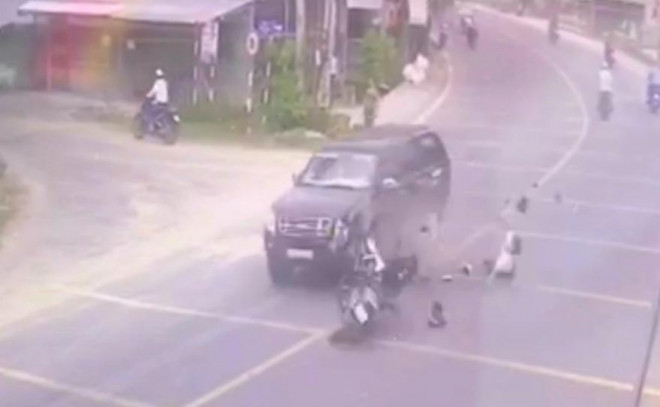 Chạy về báo tin cha bị tai nạn, con trai tông vào xe bán tải tử vong - 2