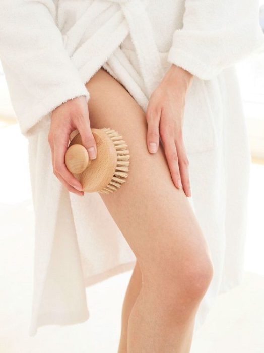 Trào lưu chải khô cơ thể giống Miranda Kerr: Chải tới đâu da mịn tới đó - 2