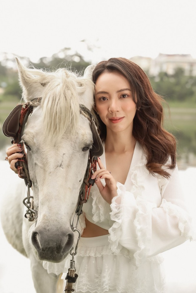 Thu Trang xinh đẹp ngày đầu năm, tiết lộ bí quyết lấy lại vóc dáng sau Tết - 6