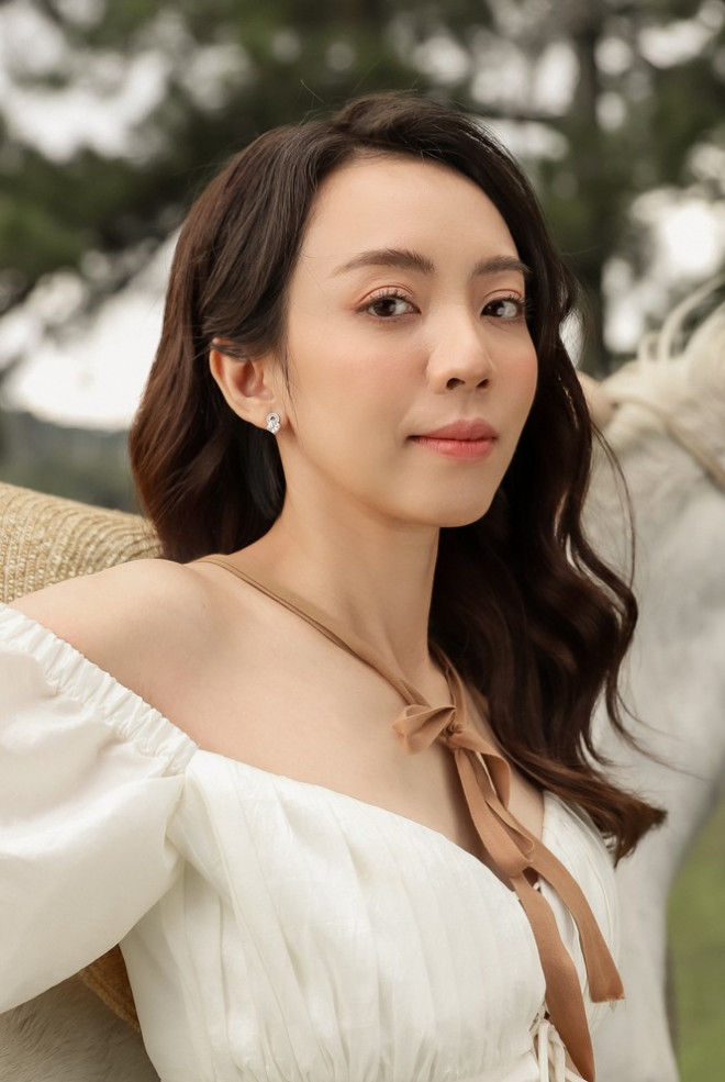 Thu Trang xinh đẹp ngày đầu năm, tiết lộ bí quyết lấy lại vóc dáng sau Tết - 4