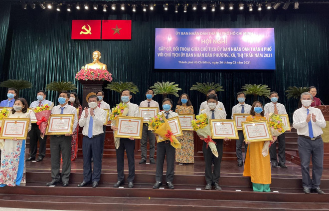 Chủ tịch UBND TP.HCM: "Tôi nhận nhiều tin nhắn về "hung thần" karaoke lúc 10 giờ đêm" - 2