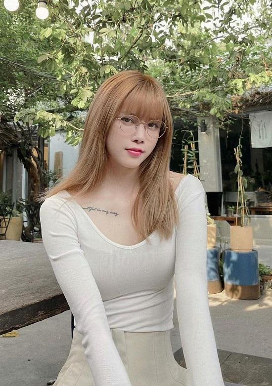 Thiều Bảo Trâm diện áo "kín cổng cao tường" vẫn khoe trọn eo thon, vòng 1 căng tràn - 4