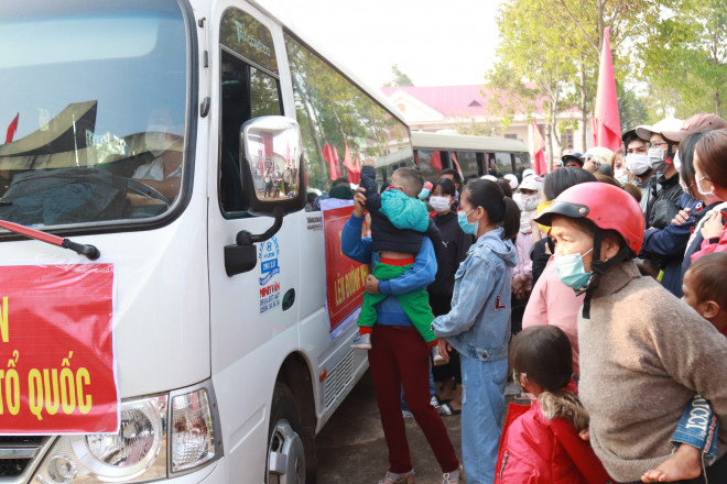 Nữ tân binh: "Nghĩa vụ bảo vệ Tổ quốc không chỉ của riêng nam giới" - 9