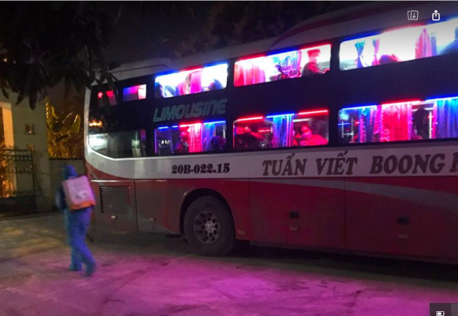 Tin tức 24h qua: Xe khách chở người dân đi lễ chùa va chạm với xe tải, 8 người thương vong - 3