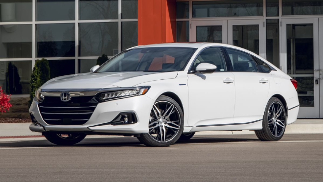 Top 6 xế sedan tầm trung rất đáng mua năm 2021 - 1