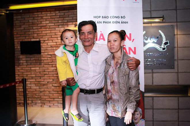 "Tài tử màn bạc" Thương Tín đòi vợ thứ 4 đưa về nhà vì lo "nằm viện tốn tiền" - 4