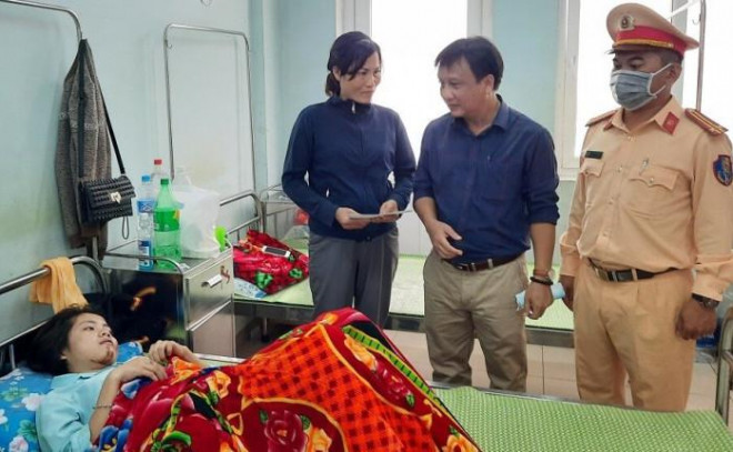 Tiếng khóc bi ai trong đám tang nữ sinh bị ô tô tông tử vong ở Quảng Trị - 4