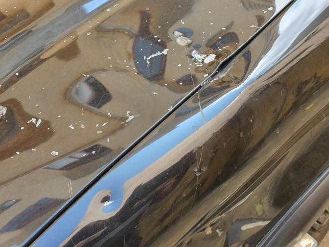 Thấy ô tô lạ đậu trước nhà, giám đốc đập phá xe tan nát - 2