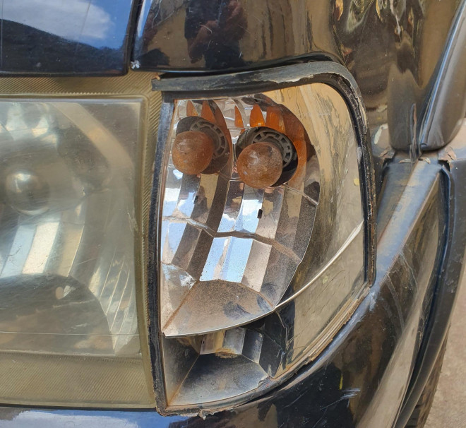 Thấy ô tô lạ đậu trước nhà, giám đốc đập phá xe tan nát - 3