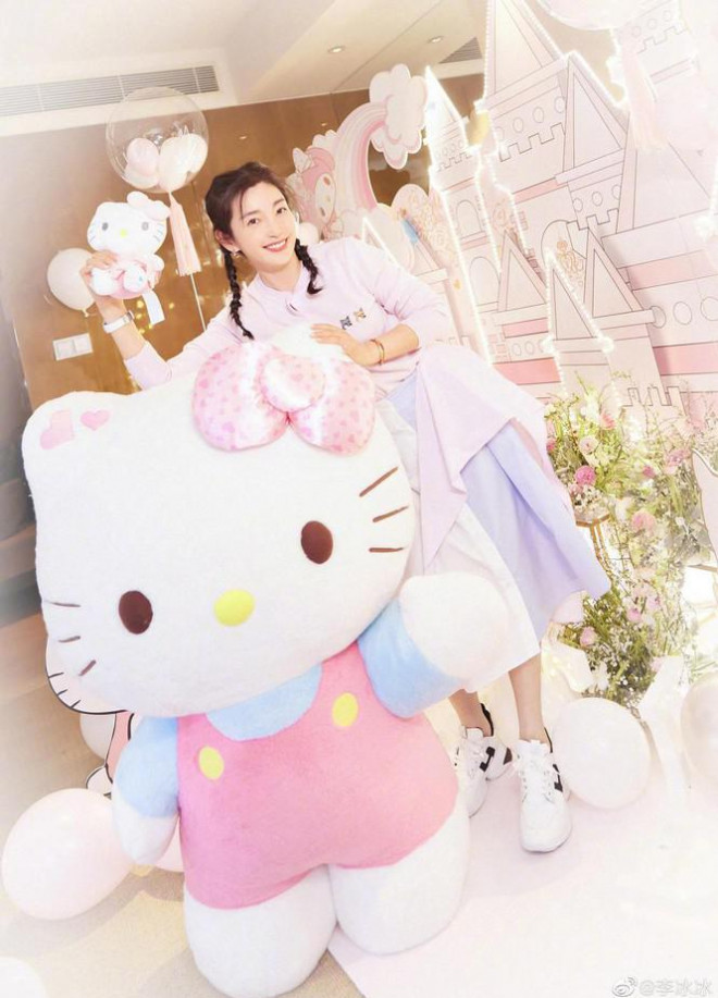 Lý Băng Băng tươi trẻ như thiếu nữ dù đón sinh nhật tuổi 48 - 10