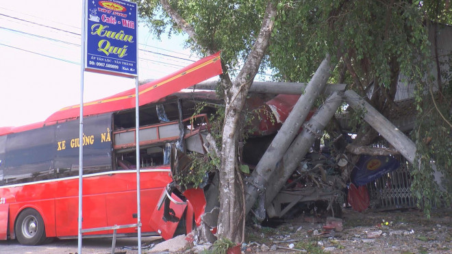 Xe khách va chạm với nhóm người đạp xe thể dục, 3 người chết, 2 bị thương - 2