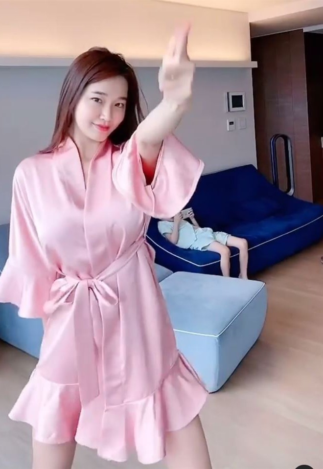 Bà mẹ hot nhất xứ Hàn” gây bão MXH nhờ clip nhảy sexy giữ đường ...
