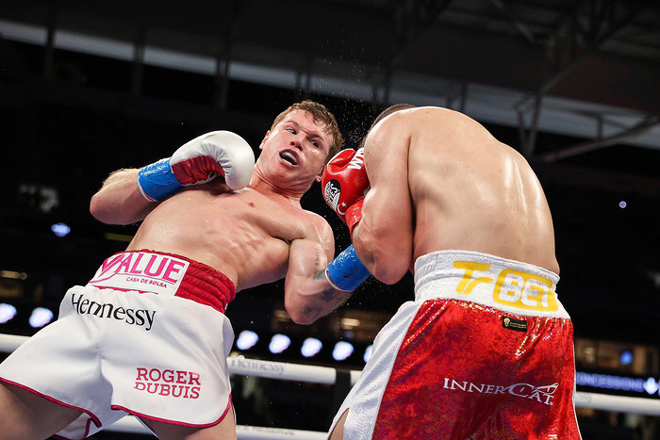 Võ sĩ siêu giàu kiếm 365 triệu USD hạ knock-out đỉnh cao - 1