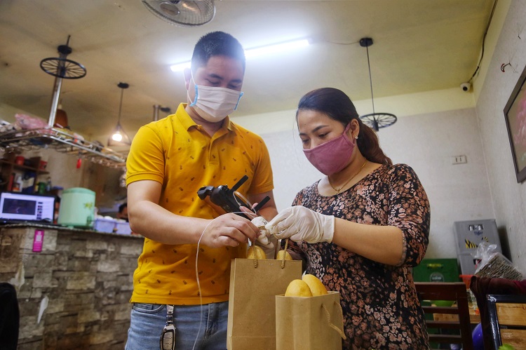 Những tuyệt chiêu bán hàng “cười ra nước mắt” chỉ có ở Việt Nam thời Covid-19 - 1