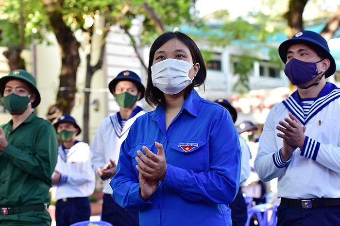2 cô gái rạng rỡ giữa ngàn tân binh lên đường nhập ngũ - 10