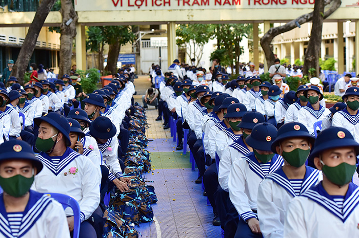 2 cô gái rạng rỡ giữa ngàn tân binh lên đường nhập ngũ - 3