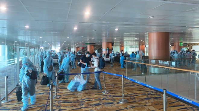 Hai chuyến bay đưa người Việt từ Myanmar về nước hạ cánh ở Đà Nẵng - 5