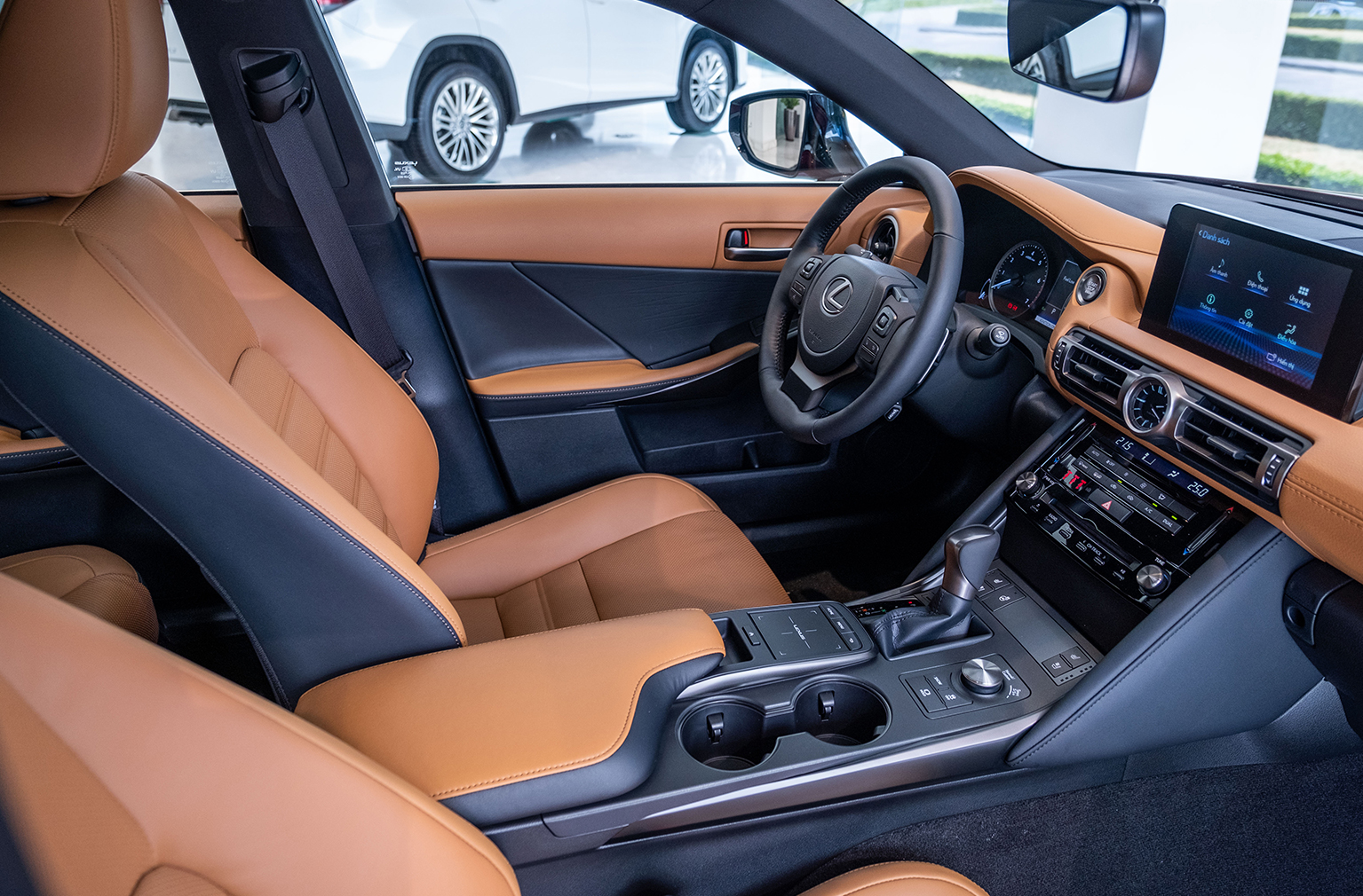 Lexus IS 2021 - Khi sang trọng, thể thao hoà quyện làm một - 22