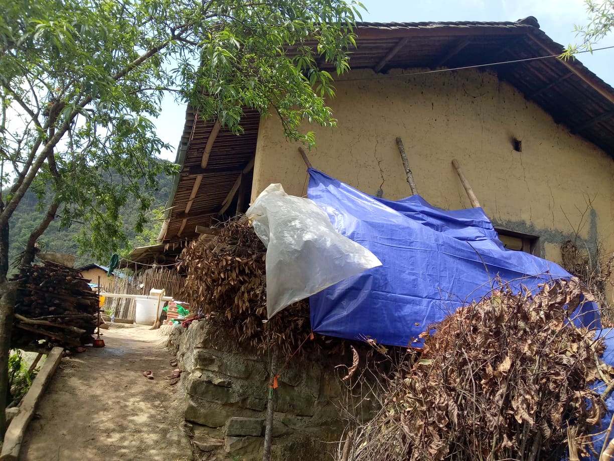 Cuộc sống mới của cậu bé ở Hà Giang cõng viên gạch 12kg lấy 2.000 đồng - 3