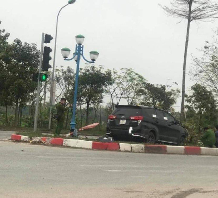 HN: Ô tô &#34;điên&#34; do thanh niên 28 tuổi lái tông liên hoàn khiến 3 người thương vong - 1