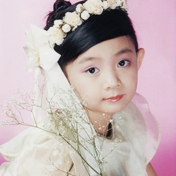 "Bé" Xuân Mai "Con cò bé bé" khoe ông xã điển trai, nhan sắc mẹ 3 con sau 16 năm sang Mỹ ra sao? - 1